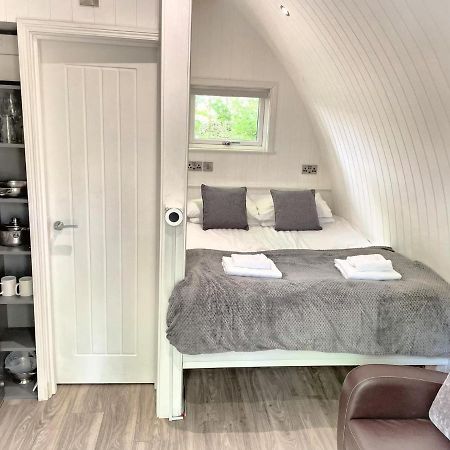The Pod-Hot Tub-Woodland Lodges-St Clears-קארמרת'ן מראה חיצוני תמונה