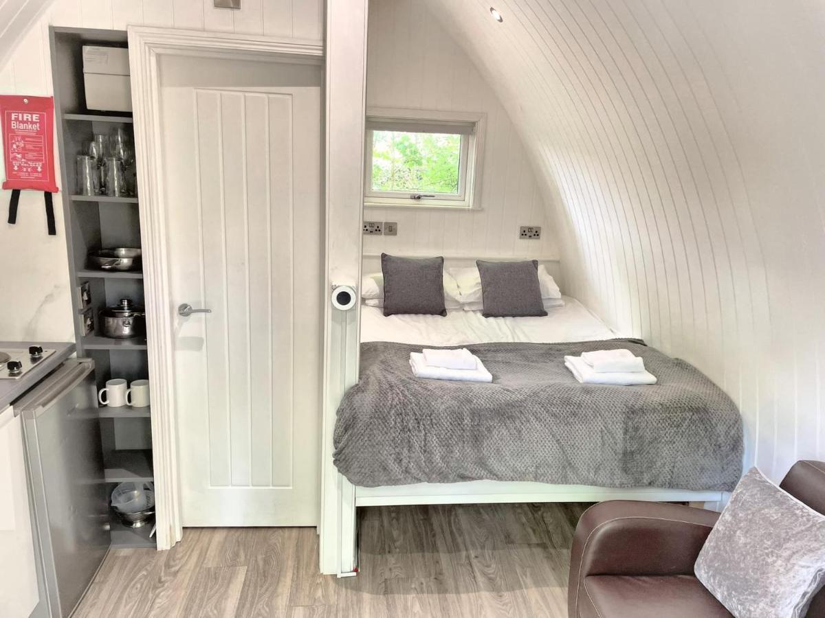 The Pod-Hot Tub-Woodland Lodges-St Clears-קארמרת'ן מראה חיצוני תמונה